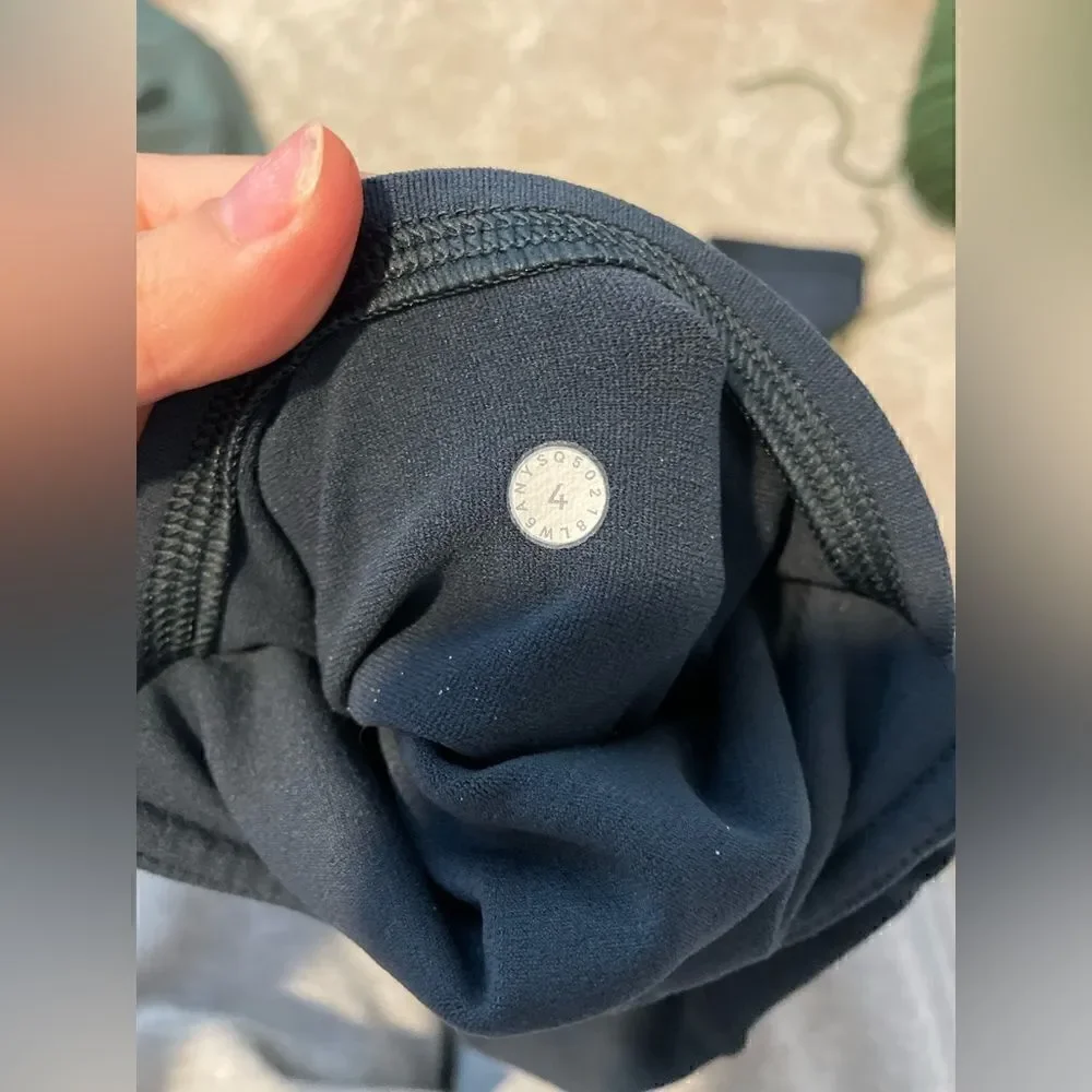 Lululemon Reveal Crop Interconnect *18